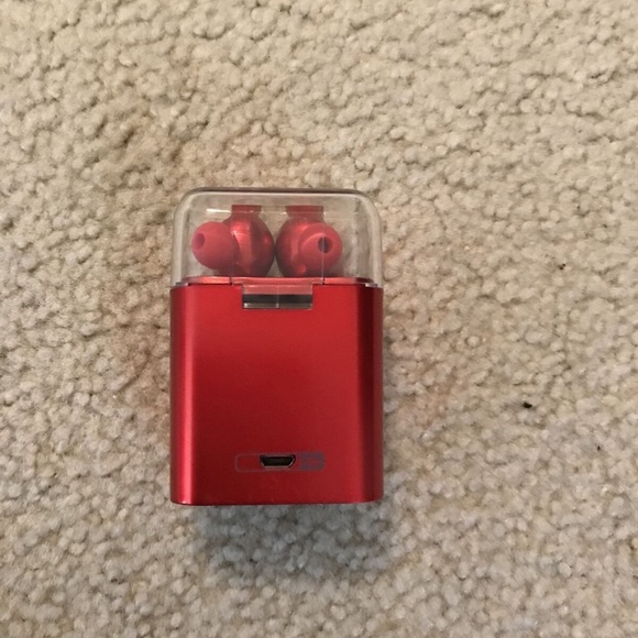 Fantime Fun 7 wireless red earbuds with charging box. - Picture 2 of 4